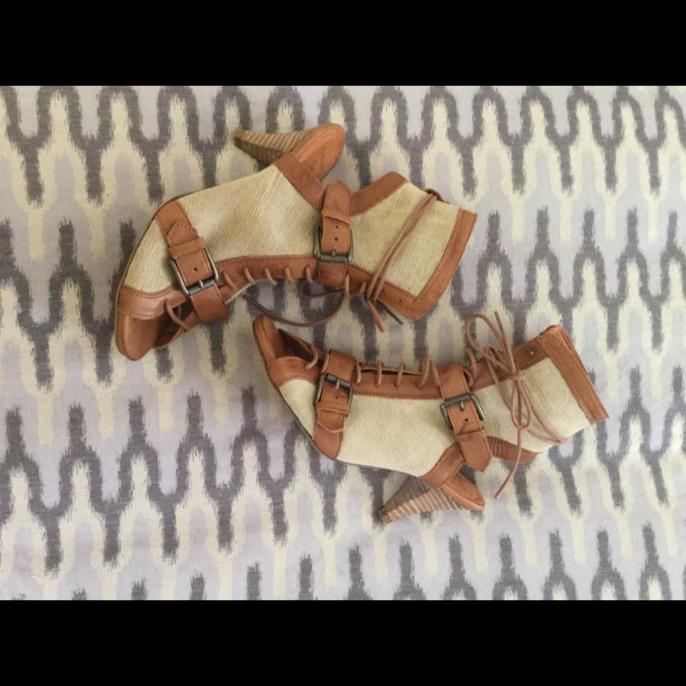 Topshop canvas and leather laced heel